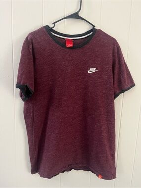 Vintage Nike Men's Maroon Ringer Tee